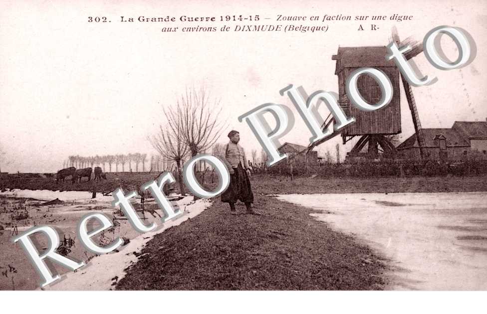 Zouave en faction sur une digue