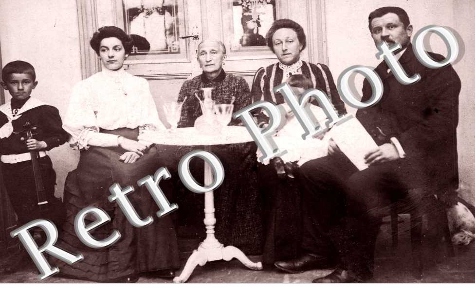 Un groupe de personnes pris en photo