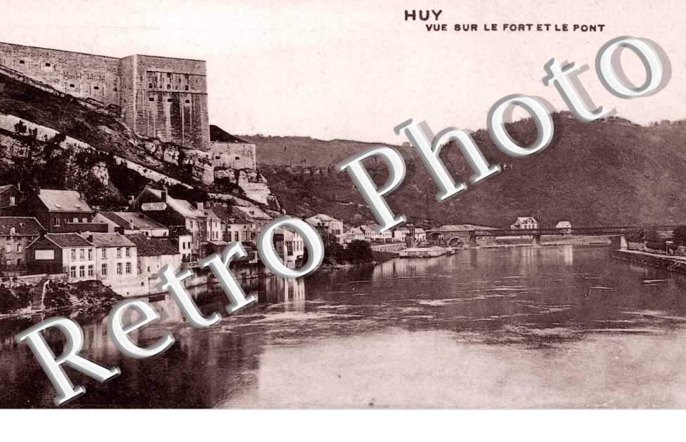 Vue sur le Port et le Pont