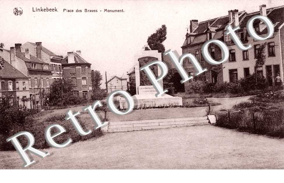Place des Braves, Monument