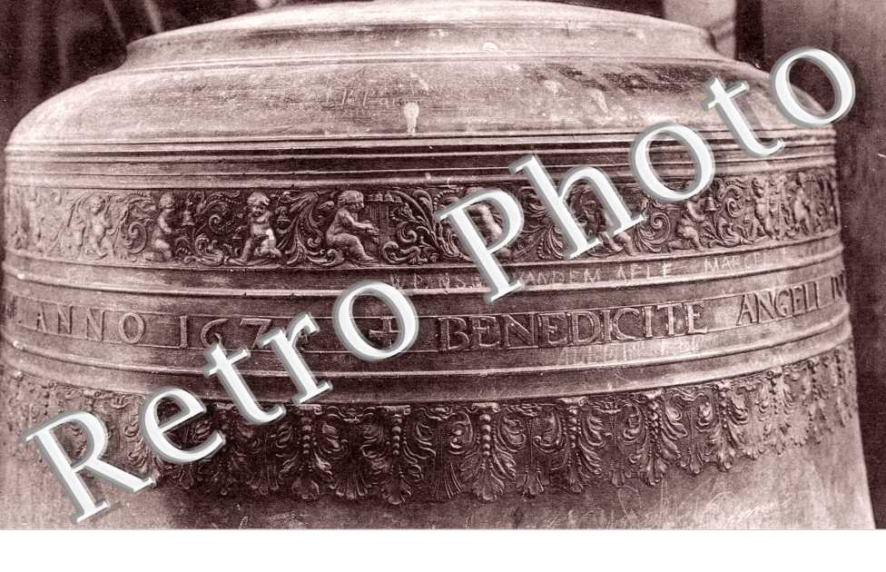 Une Cloche