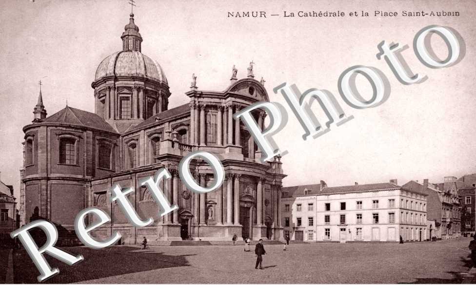 la Cathedrale et Place Saint Aubain