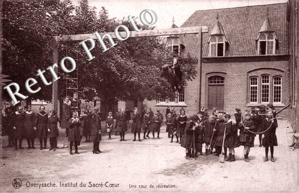 institut du Sacre-Coeur, une cour de recreation