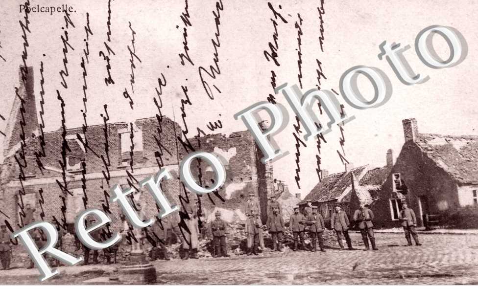 ( le village detruit par les bombardements )
