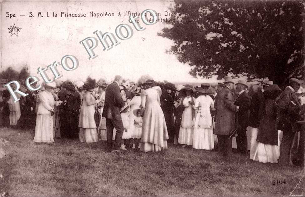 la princesse Napoleon a l&#039;arrivee d&#039;un drag, une presentation