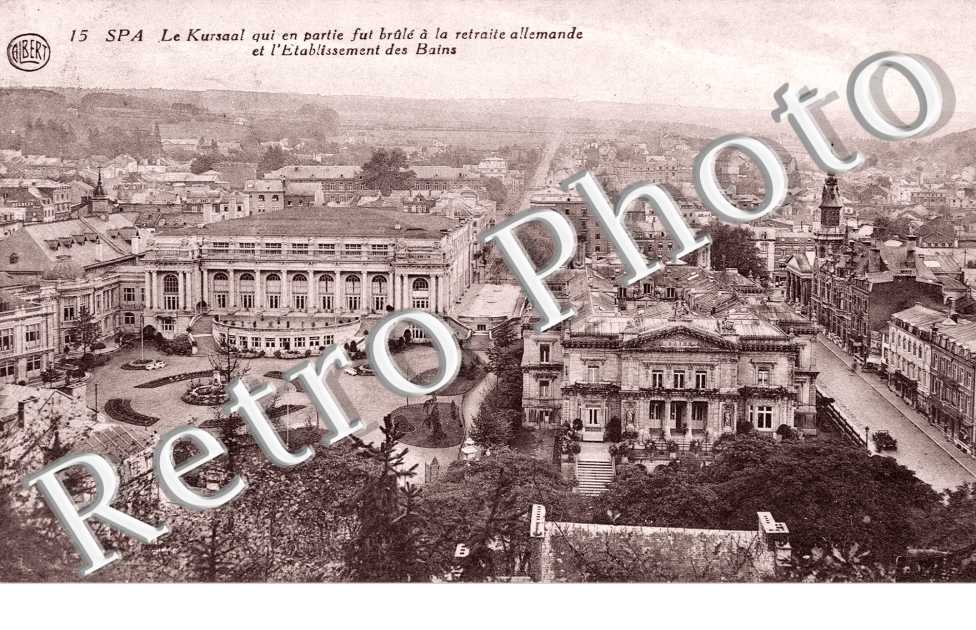 le Kursaal qui en partie fut brule a la retraite allemande et l&#039;Etablissement des Bains