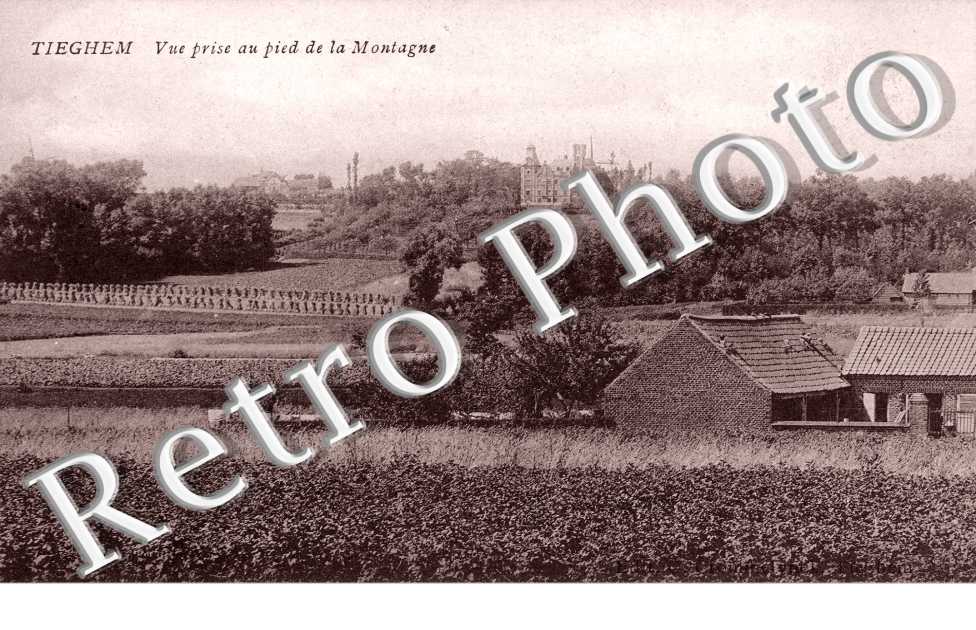Vue Prise au pied de la Montagne