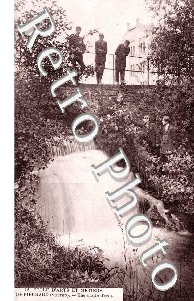 Ecole d&#039;Arts et Metiers de Pierrard  -  Une chute d&#039;eau