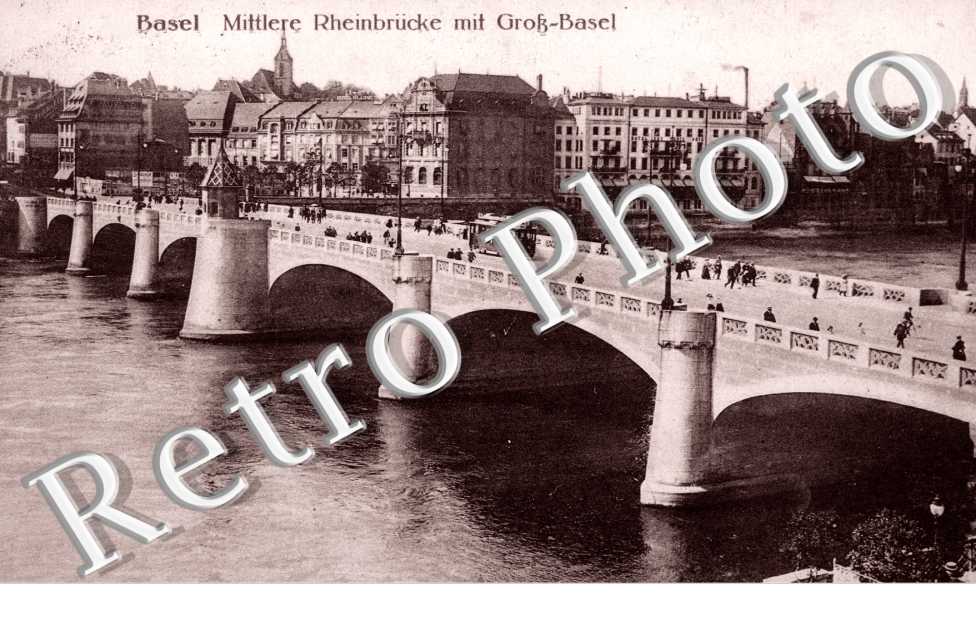 Milttlere Rheinbrucke mit gross Basel. Pont du Rhin