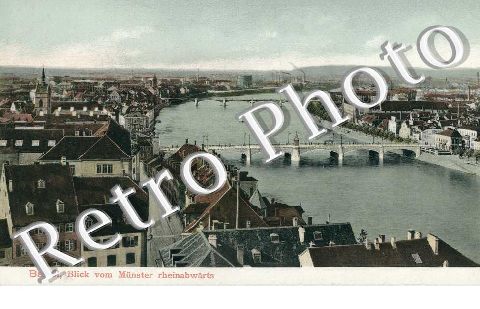 Blick vom Munster rheinabwarts. Vue de la cathedrale sur le Rhin
