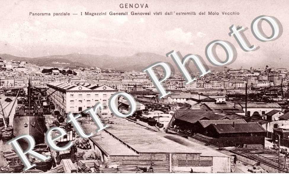 Panorama parziale, I Magazzini Generali Genovesi visti dall&#039; estremita del Molo vecchio