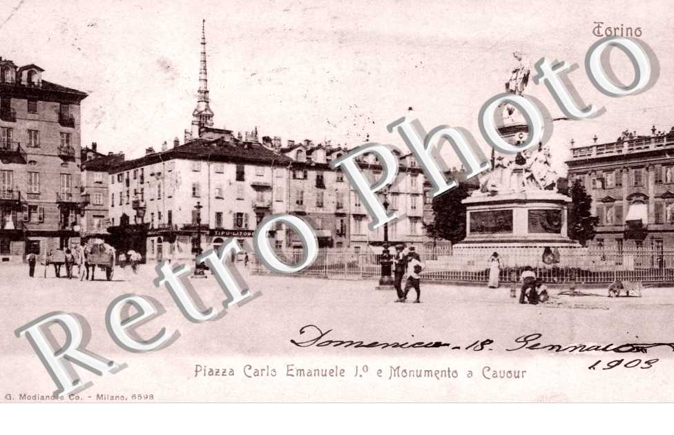 Piazza Carlo Emanuele I, Monumento a Cavour