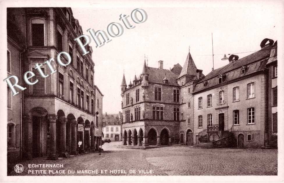 petite place du marche et hotel de ville