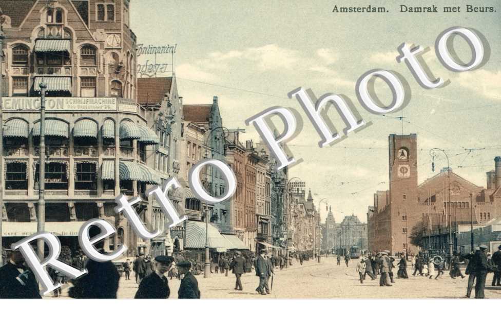 Damrak met Beurs.