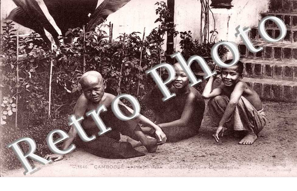 Jeunes Garcons Cambodgiens