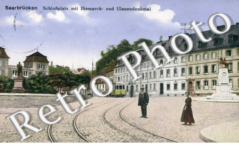 Schlossplatz mit Bismarck und Ulanendenkmal