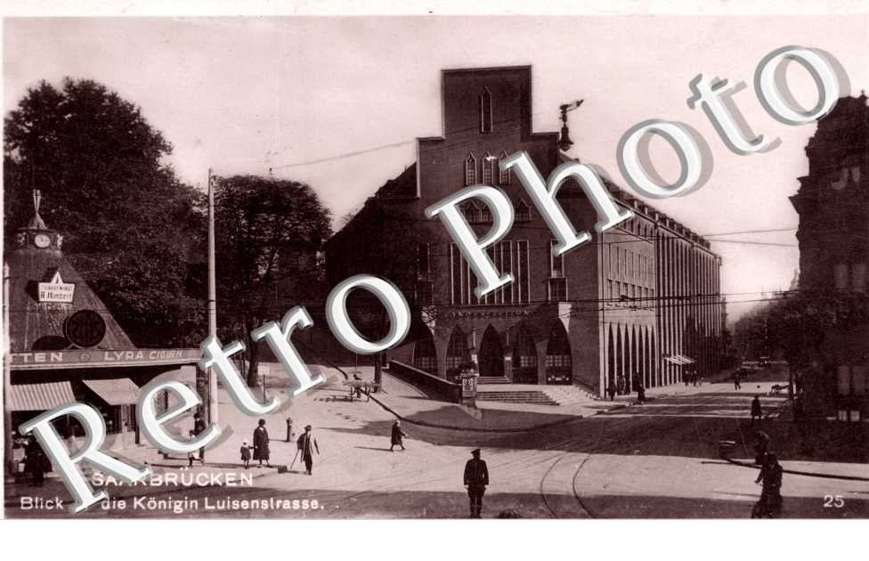 Blick in die Konigin Luisenstrasse