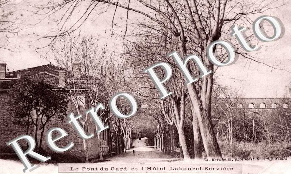 le pont du Gard et l&#039;Hotel Labourel-Serviere