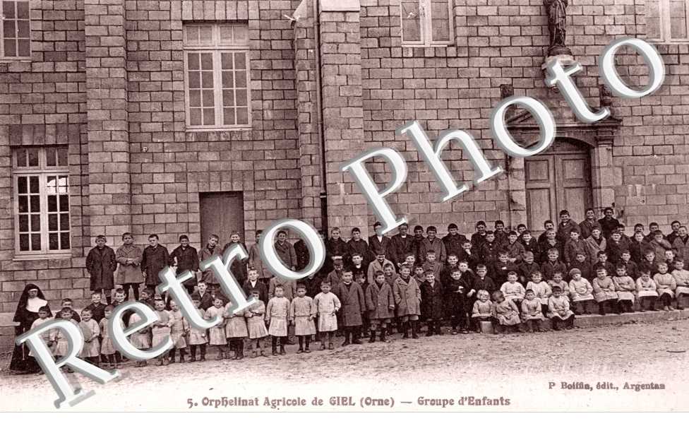 Orphelinat Agricole - Groupe d&#039;enfants