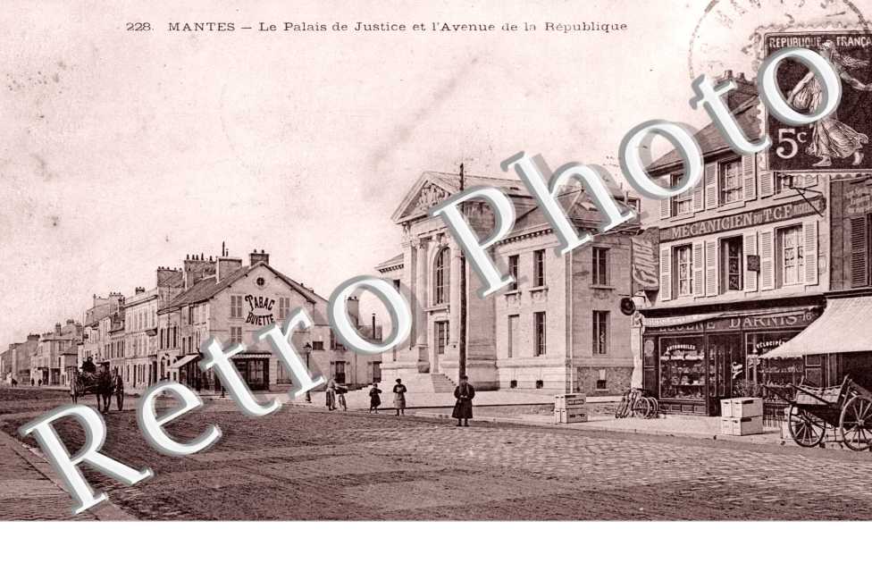 le Palais de Justice et l&#039;Avenue de la Republique