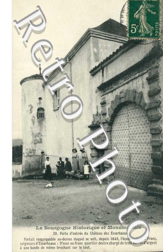 Porte d&#039;entree du chateau des Esserteaux