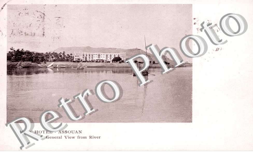 Savoy-Hotel, General View from River