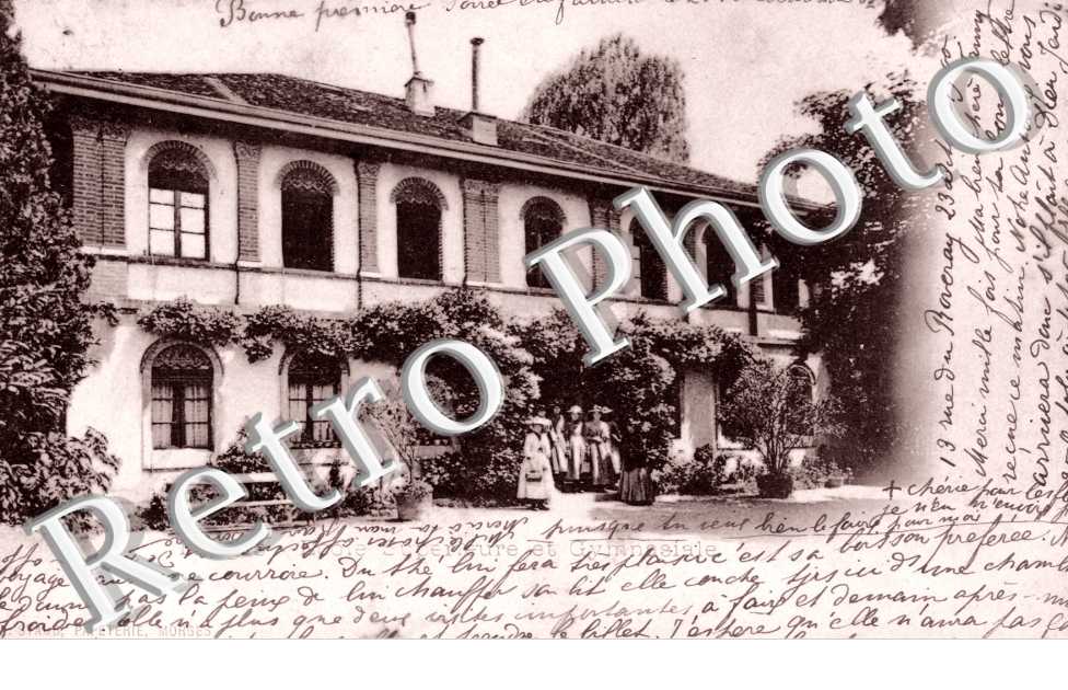 ecole superieure et gymnasiale. scuola superiore e palestra