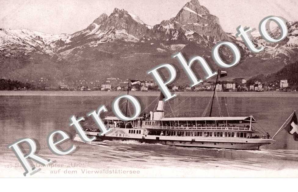 Salon-Dampfe r"Uri" auf dem Vierwaldstattersee