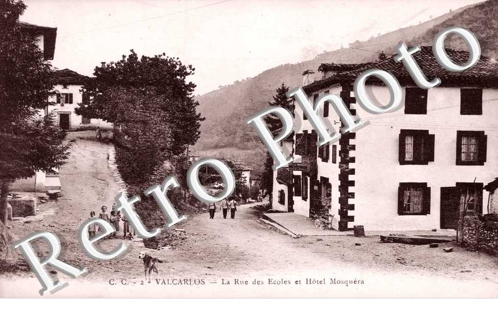 la Rue des Ecoles et Hotel Mosquera