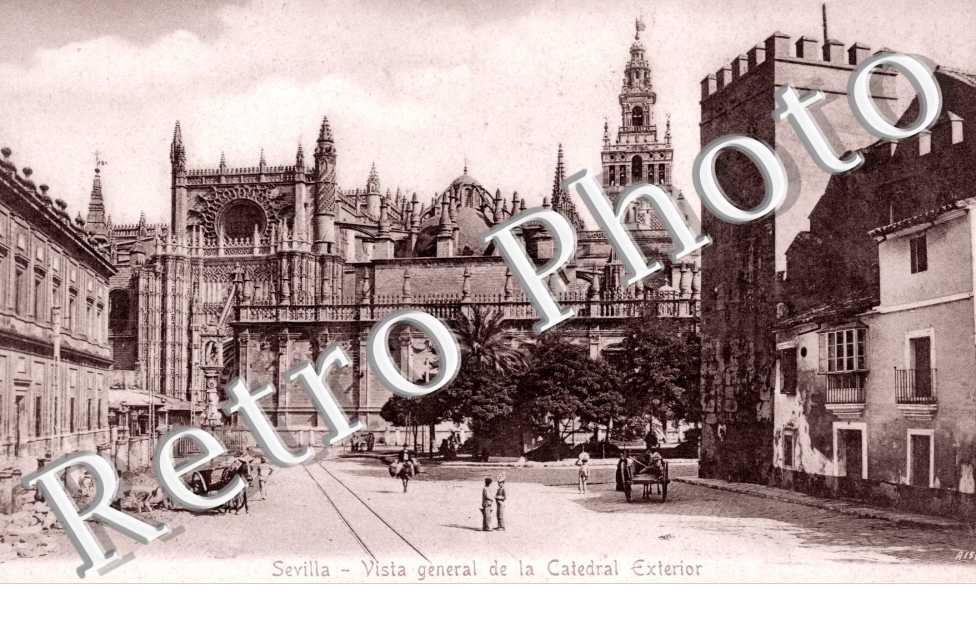 La vista general de la catedral exterior