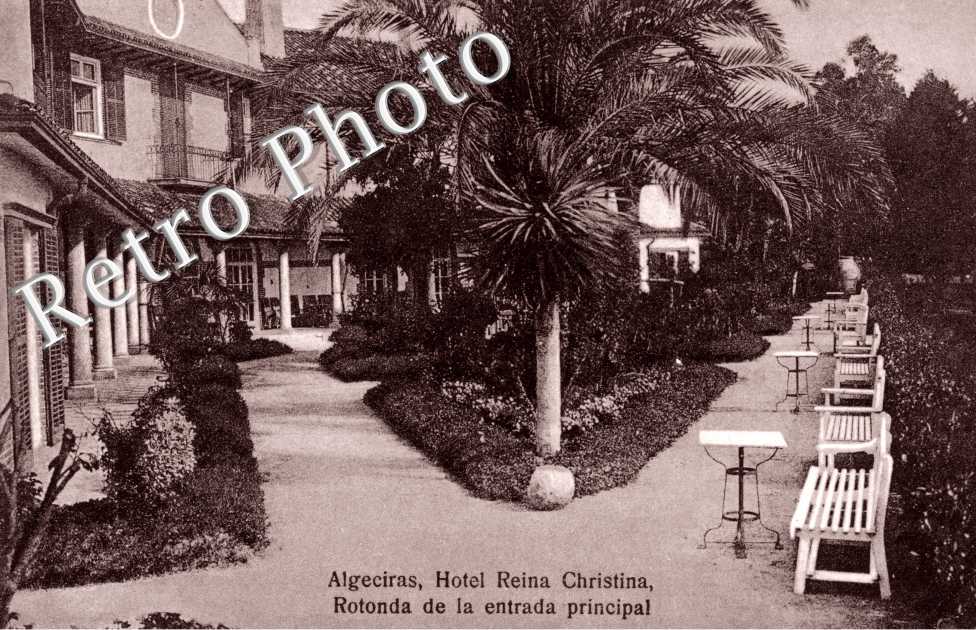 Hotel Reina Crisitina, Rotonda de la entrada principal