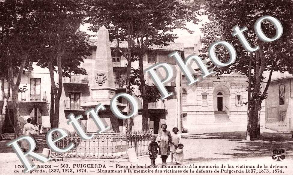 Plaza de los heroes. Monumento a la memoria de las victimas de la defensa 1837,1873, 1874