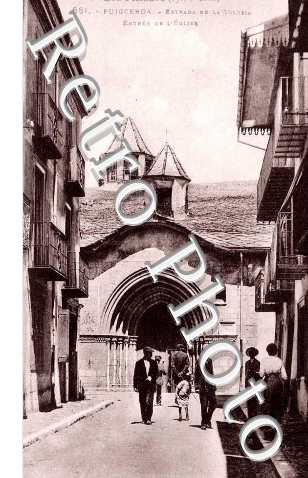entrada de la Iglesia. Los pirineos