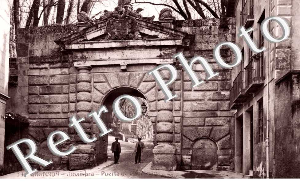 Alhambra - Puerta de la Granada