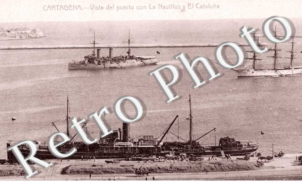 Vista del Puerto con La Nautilius y El Cataluna