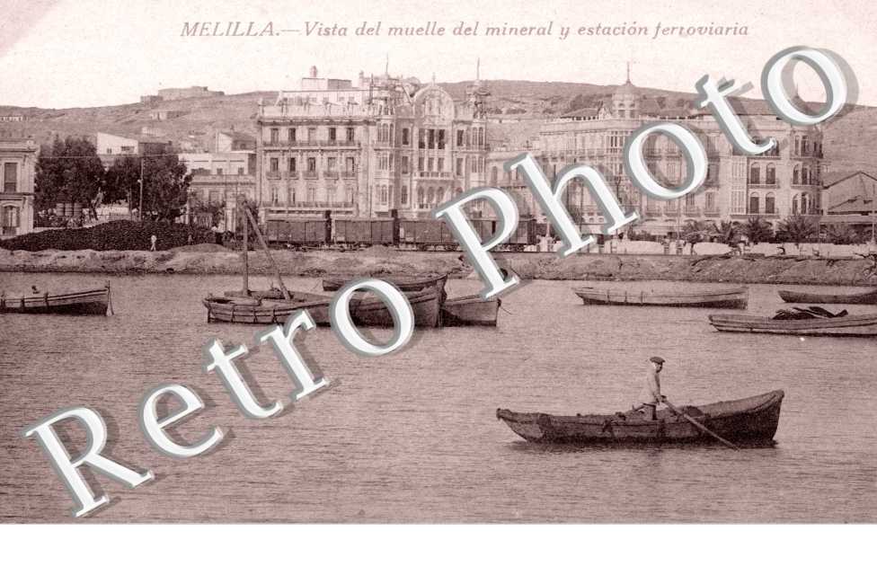 Vista del Muelle del Mineral y estacion Ferroviaria