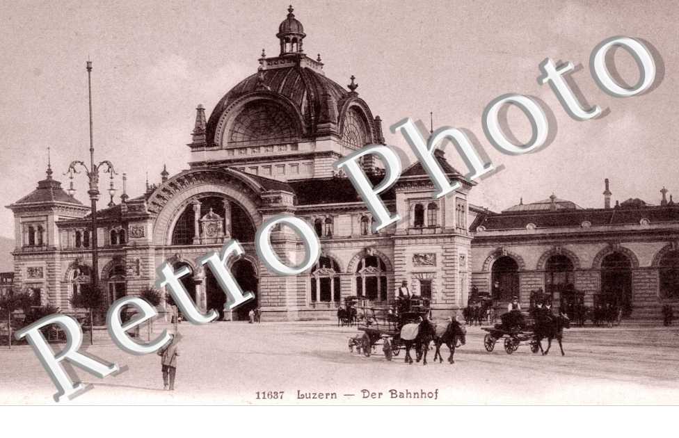 Bahnhof.  La gare