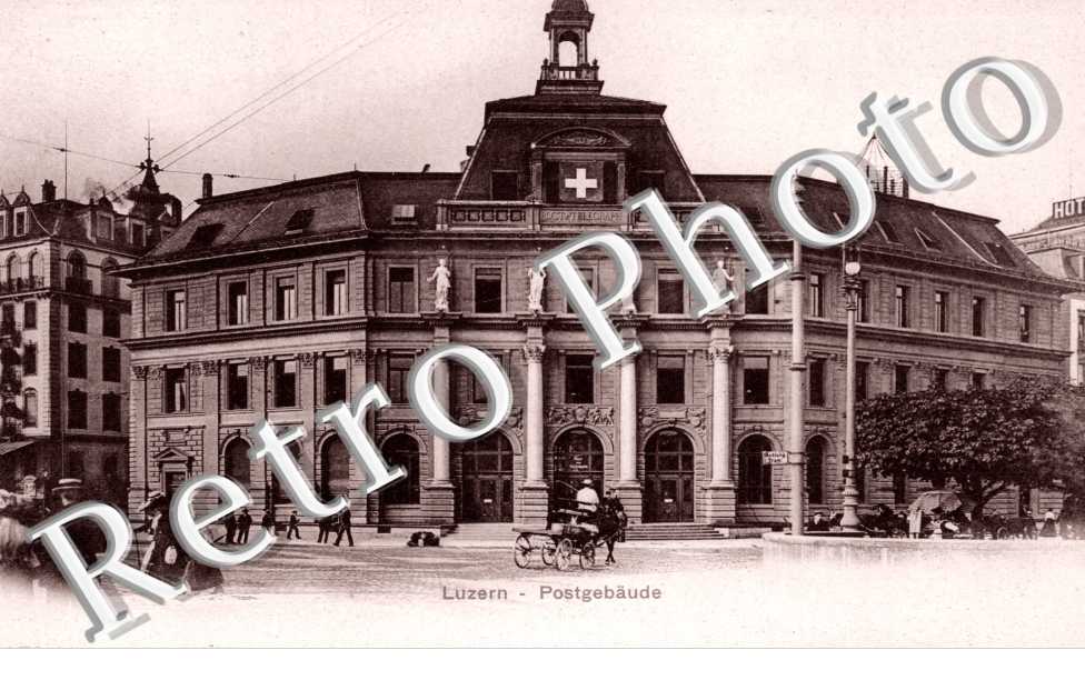 Postgebaude. La Poste