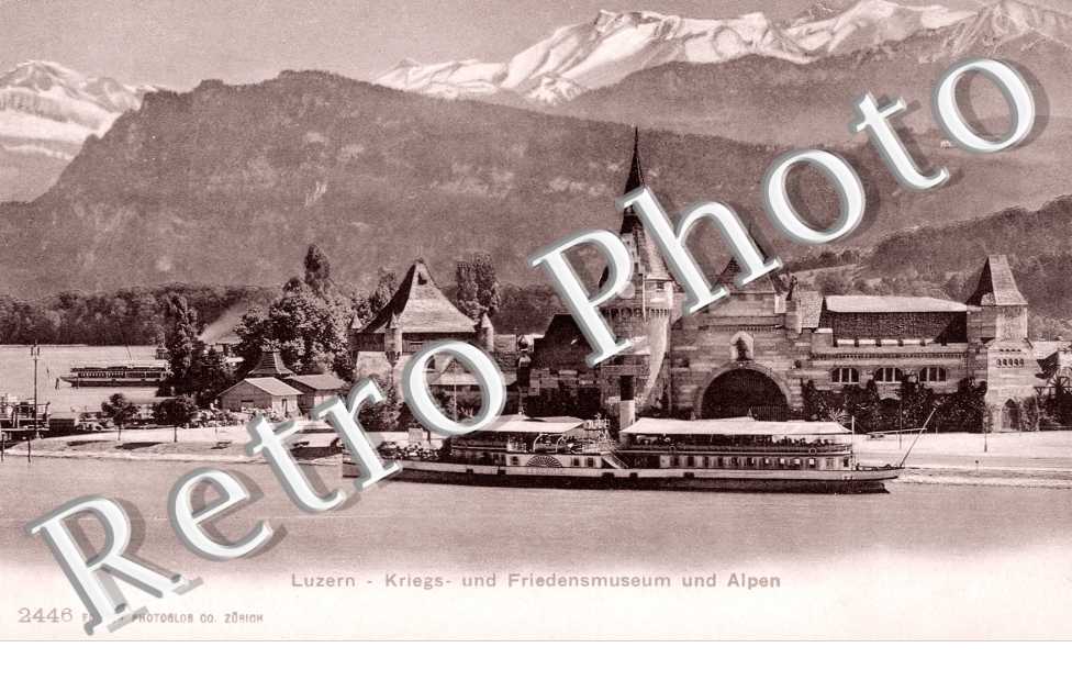 Kriegs und Friedensmuseum und Alpen
