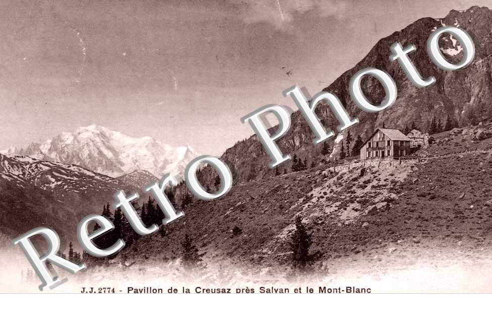 Pavillon de la Creusaz et le Mont Blanc