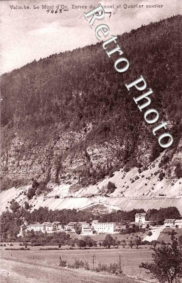 Le mont d&#039;or - Entree du tunnel et quartier ouvrier