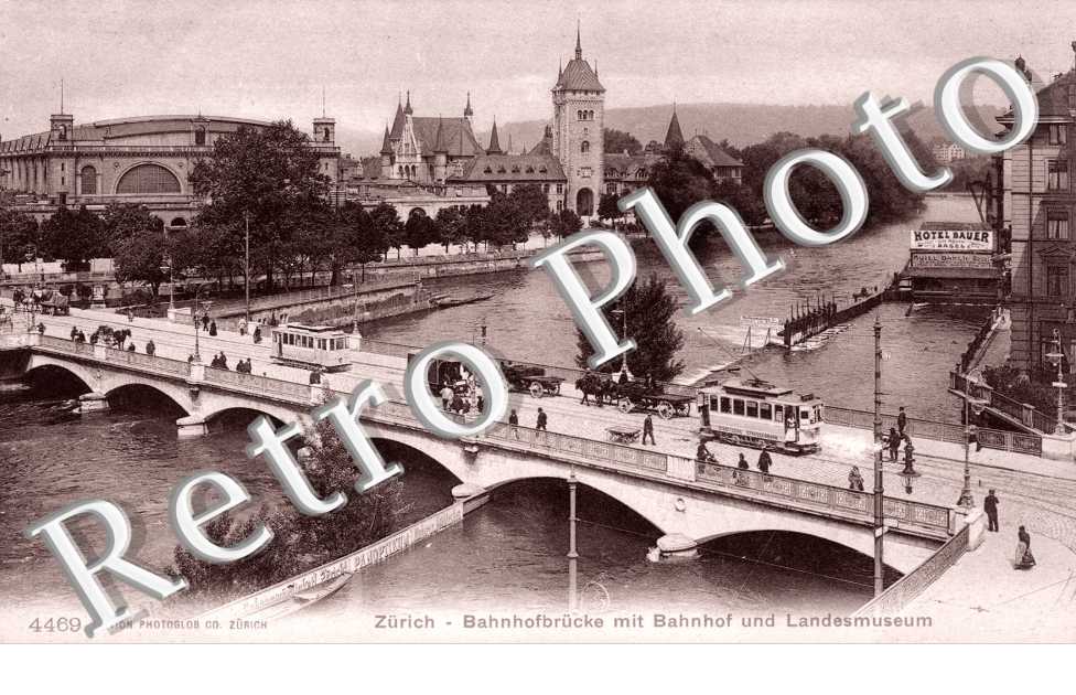 Bahnhofbrucke mit Bahnhof und Ladesmuseum. Gare