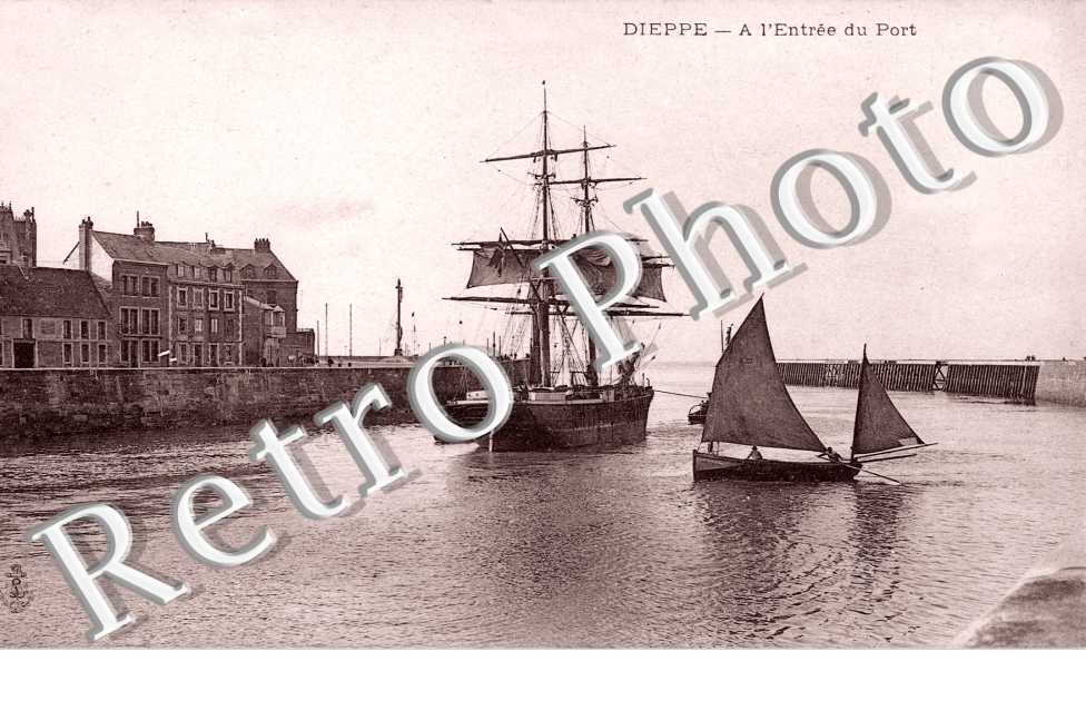 à l&#039;entrée du port