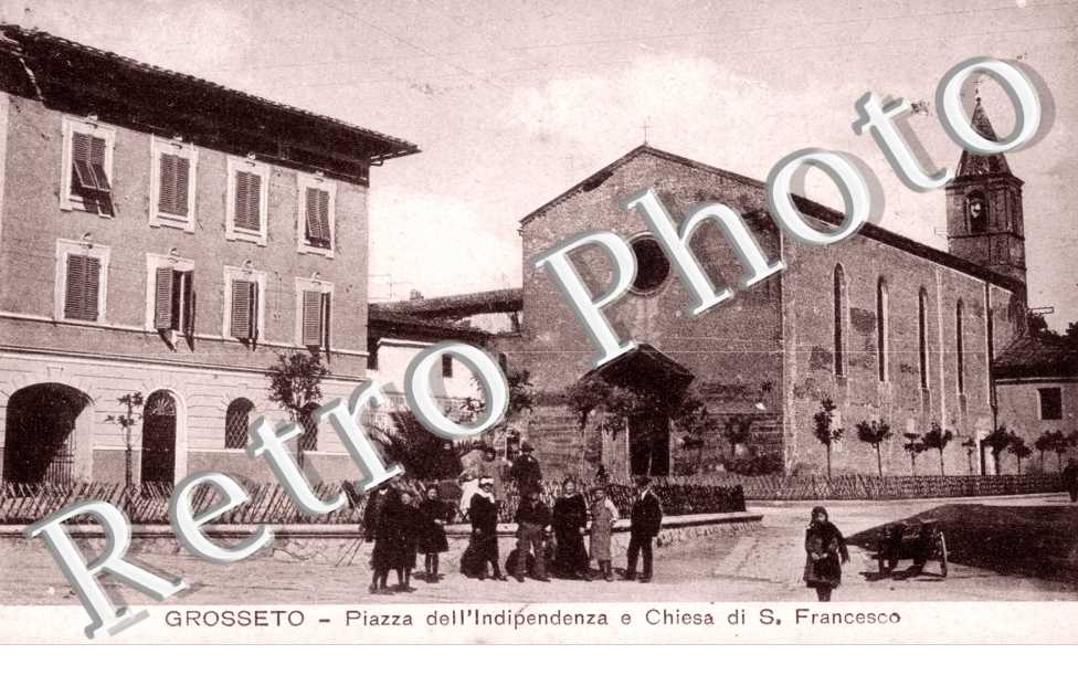 Piazza dell&#039;indipendenza e Chiesa di San Francesco