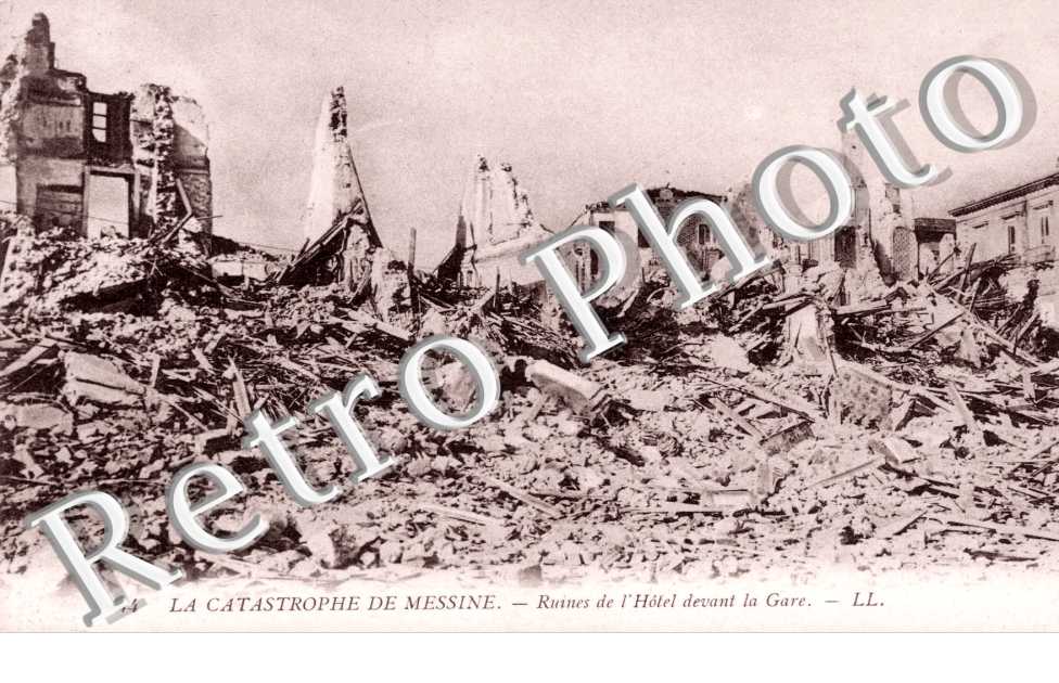 Ruines de l&#039;hotel devant la gare