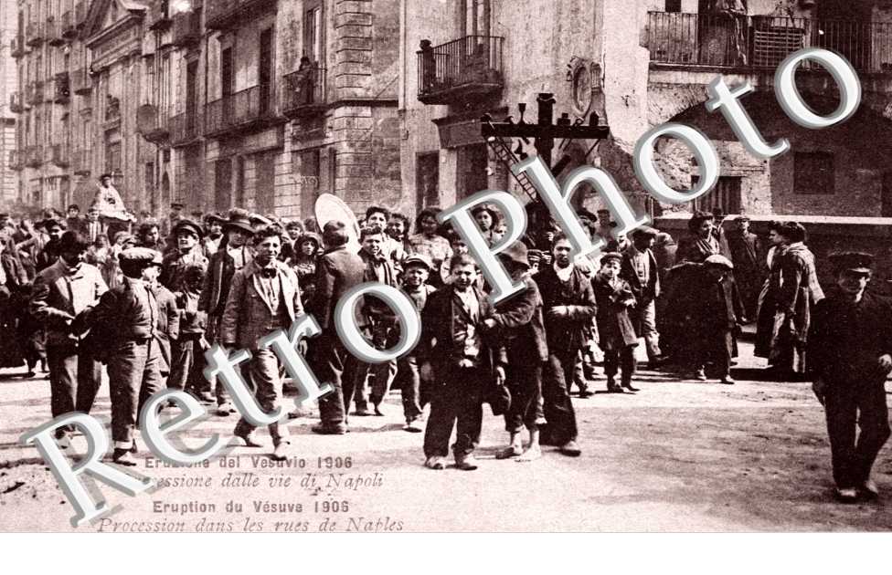 Eruzione del Vesuvio 1906, processione dalla di Napoli