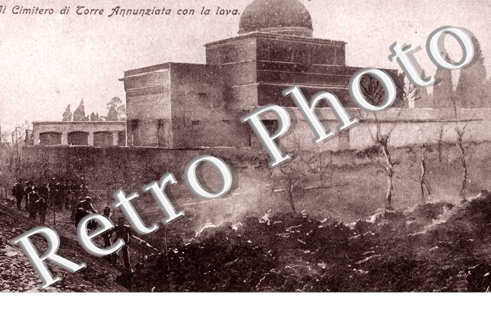 Il Cimitero di Torre Annunziata con la lava
