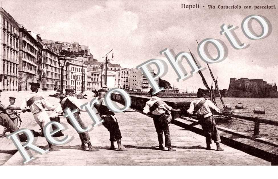 Via Caracciolo con pescatori