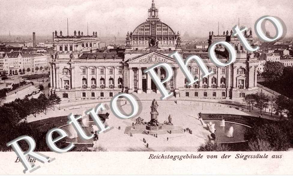 Reichstagsgebaude von der Siegessaule aus