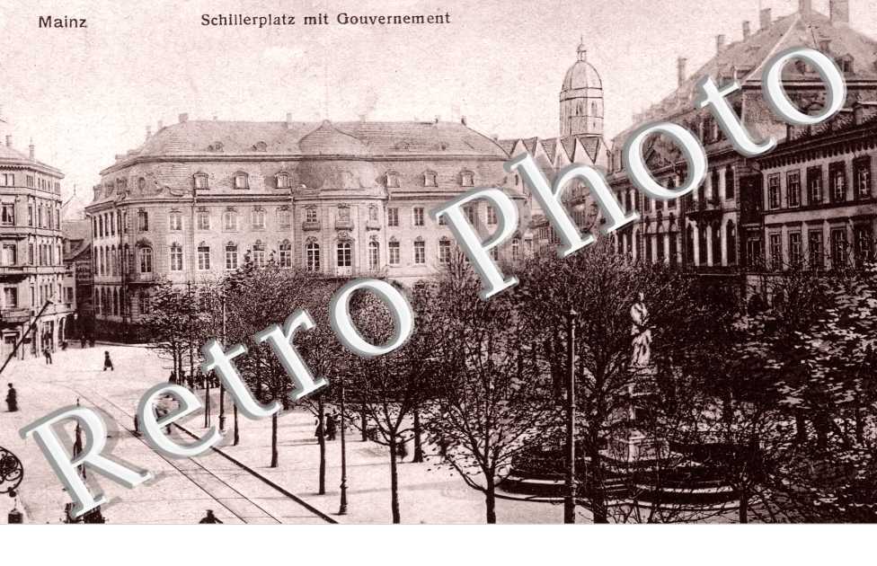 Schillerplatzs mit Gouvernement